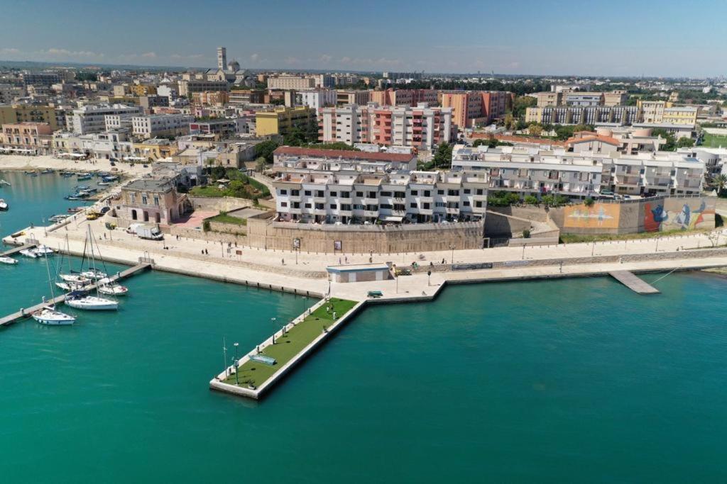 B&B La Baia Sea Rooms Бишелие Екстериор снимка