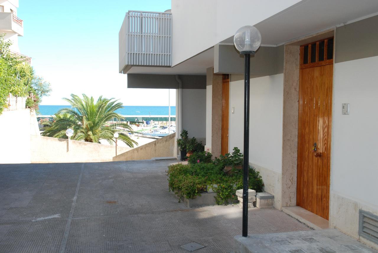 B&B La Baia Sea Rooms Бишелие Екстериор снимка