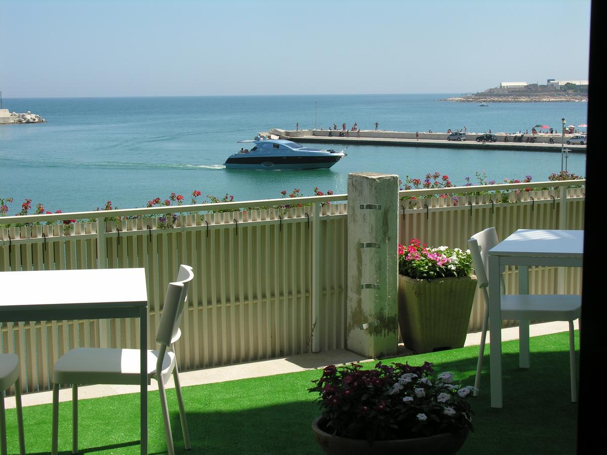 B&B La Baia Sea Rooms Бишелие Екстериор снимка