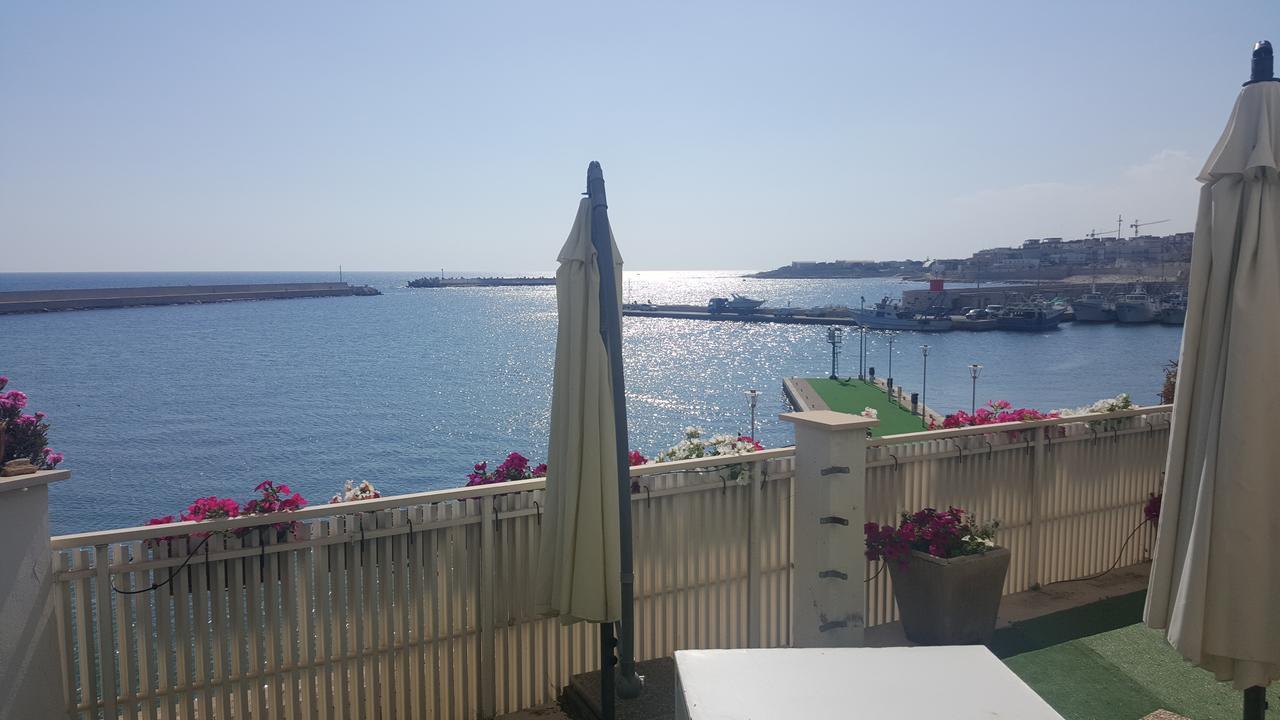 B&B La Baia Sea Rooms Бишелие Екстериор снимка