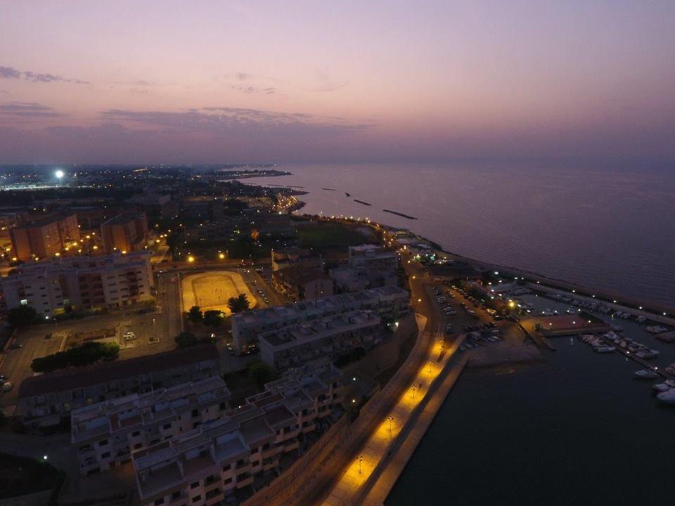 B&B La Baia Sea Rooms Бишелие Екстериор снимка